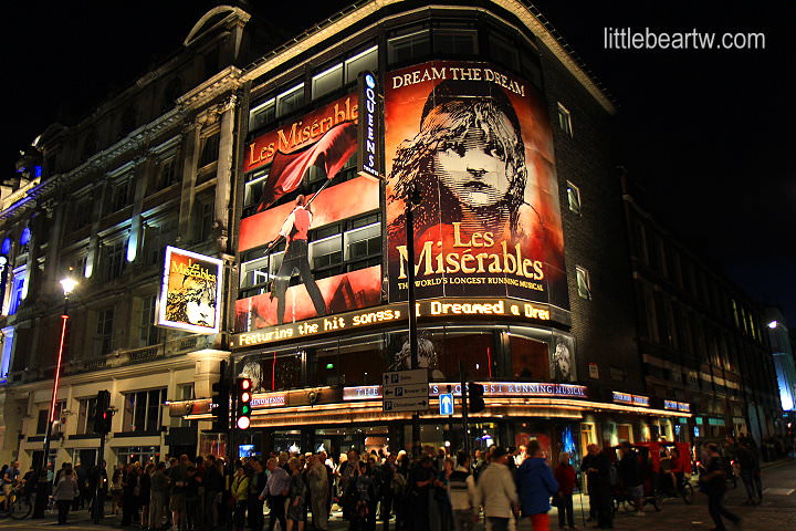 【英格蘭Day5-4】倫敦：皇后劇院（Queen’s Theatre）－悲慘世界（Les Misérables）音樂劇 Do You Hear The People Sing？